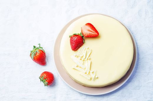 recipe image Receita de Bolo de Chocolate Branco com Frutos Vermelhos